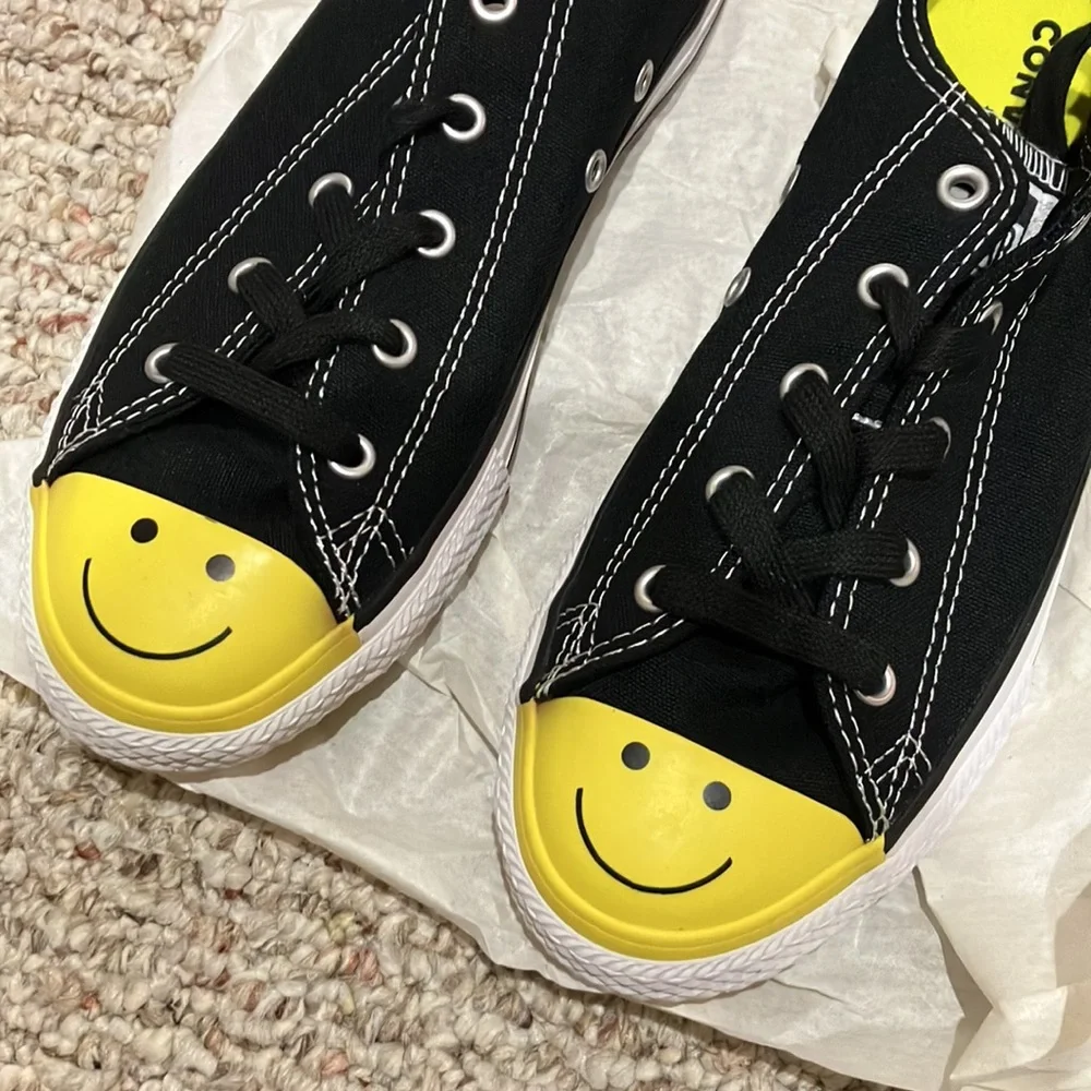 Converse Chuck Taylor All Star Low 'Smiley Face - Black' 665707C big kids US 4 - Picture 8 of 13
